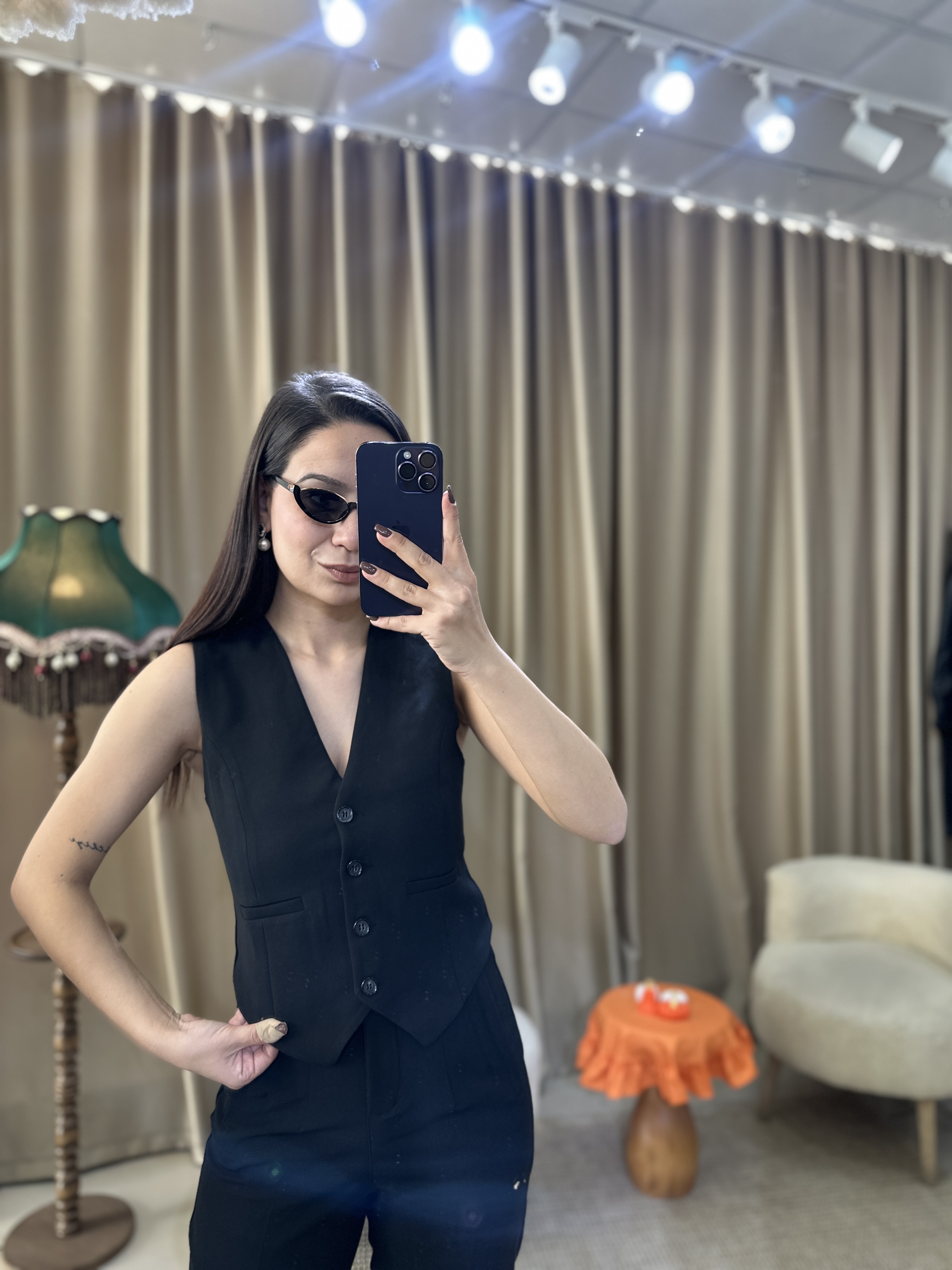 Astarlı Kulplu Siyah Yelek