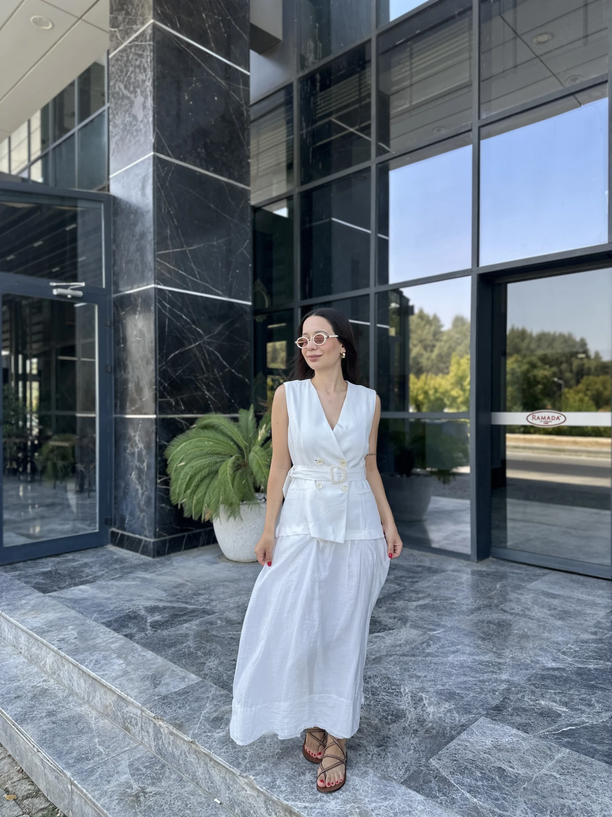 Tasarım Üst Kemer Detaylı Beyaz Elbise 