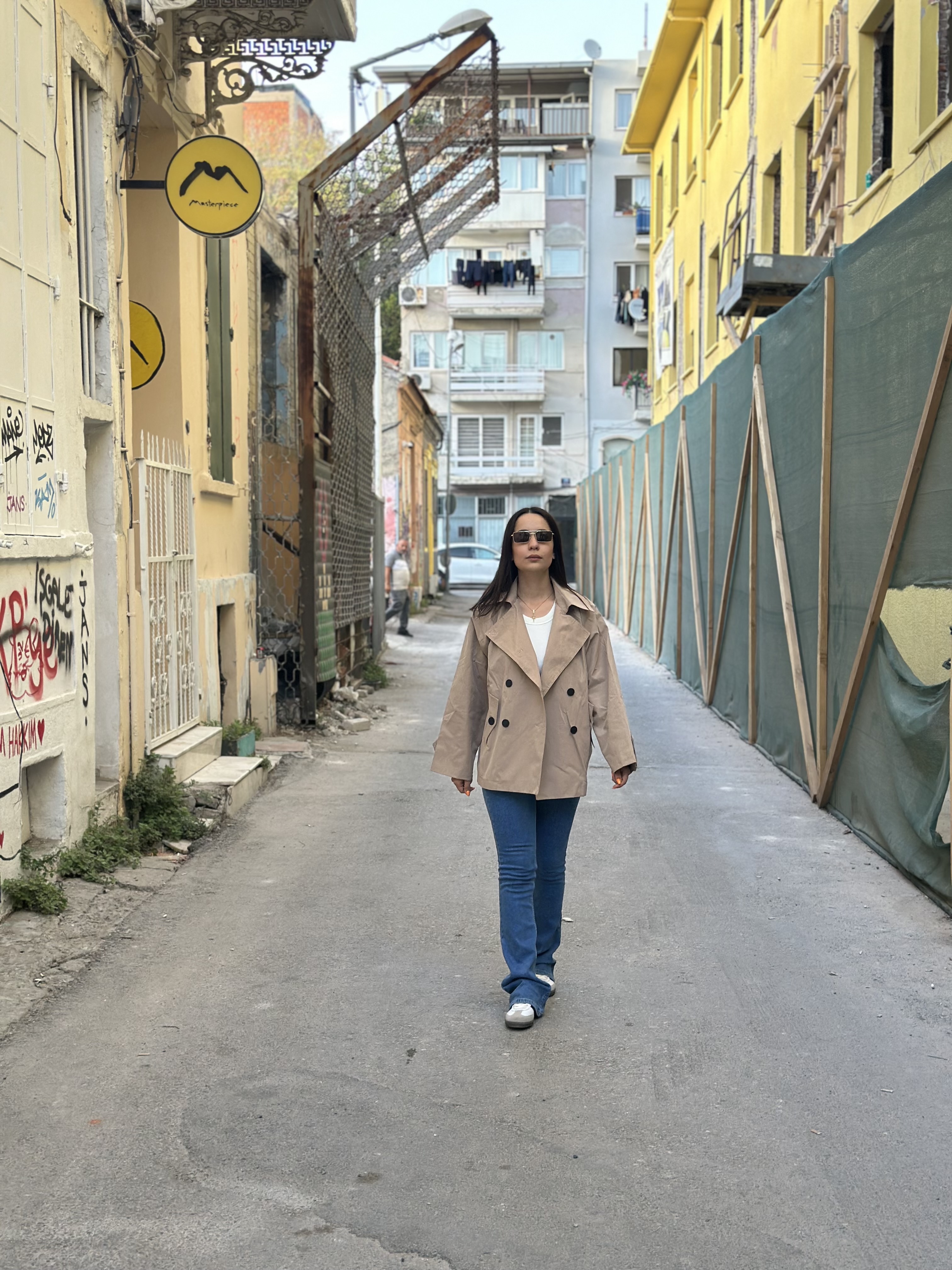 Bej Siyah Düğme Detay Midi Boy Trençkot